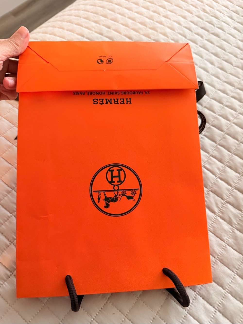 Hermès Orange Gift Bag with Black Logo and Ribbon - Picture 2 of 3